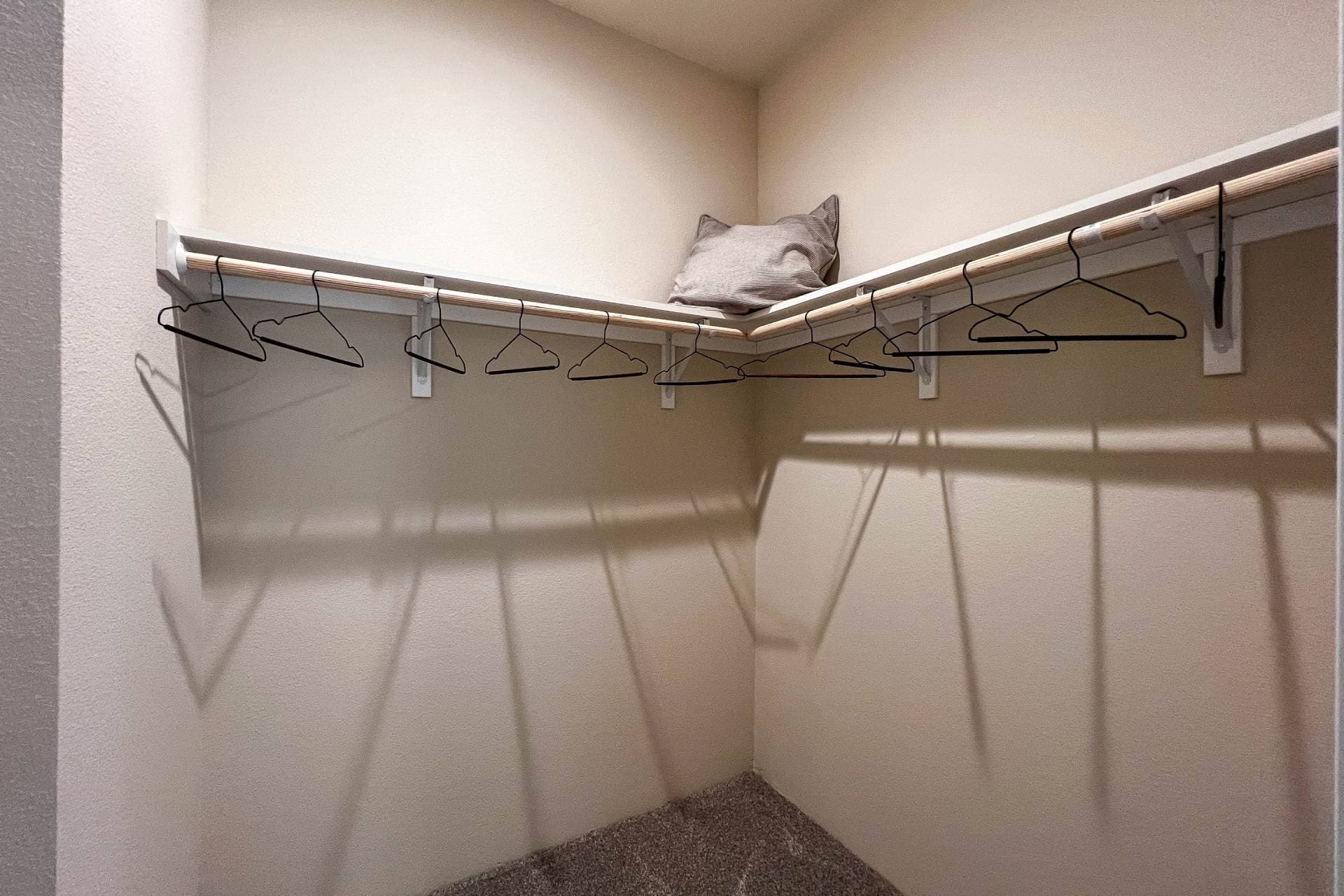 Coho 24402a interior home features