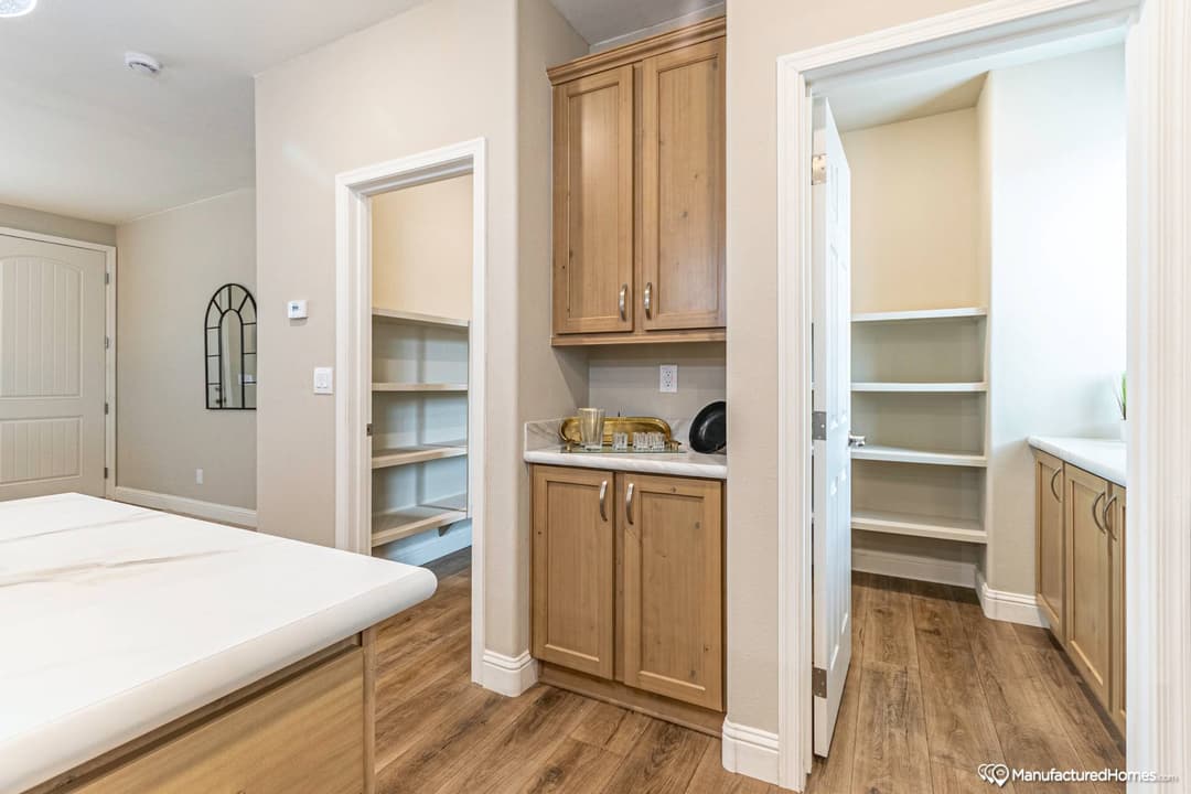 Mountain ridge 28603b interior home features