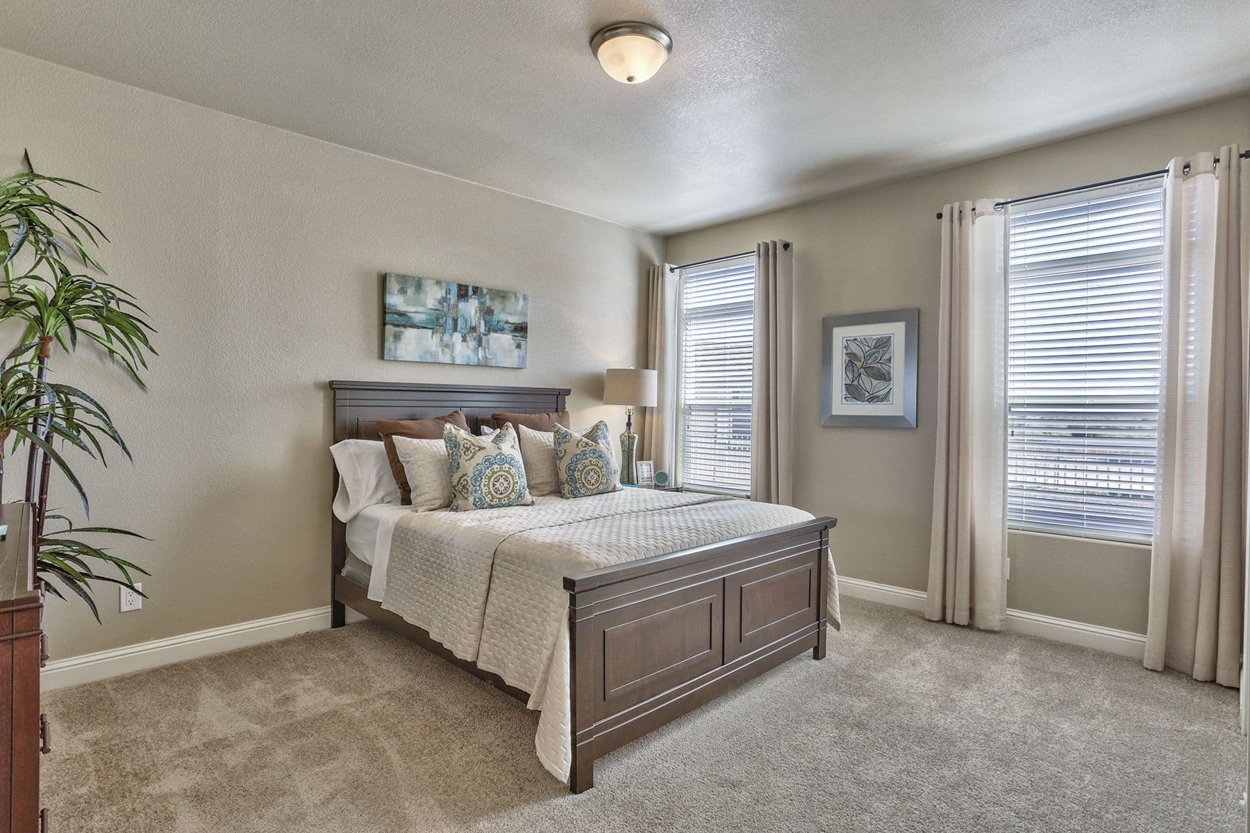 Citrus bedroom home features