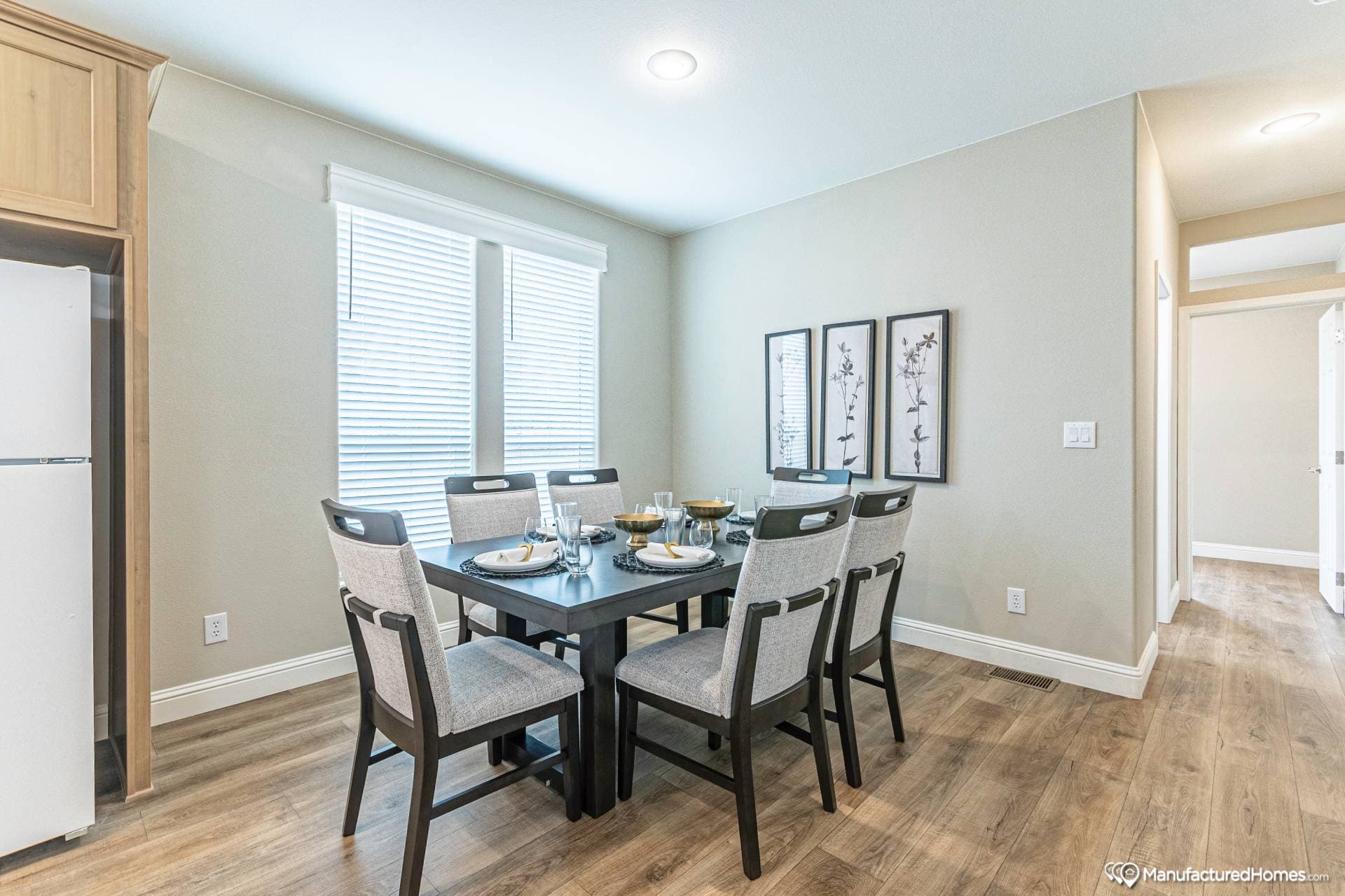 Mountain ridge 28603b interior home features