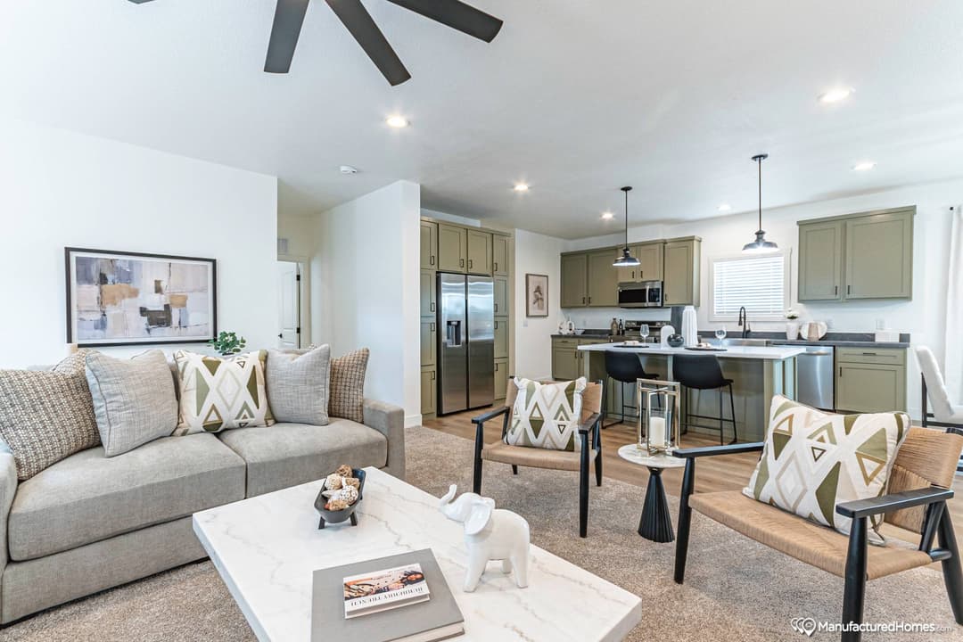 Grand interior home features