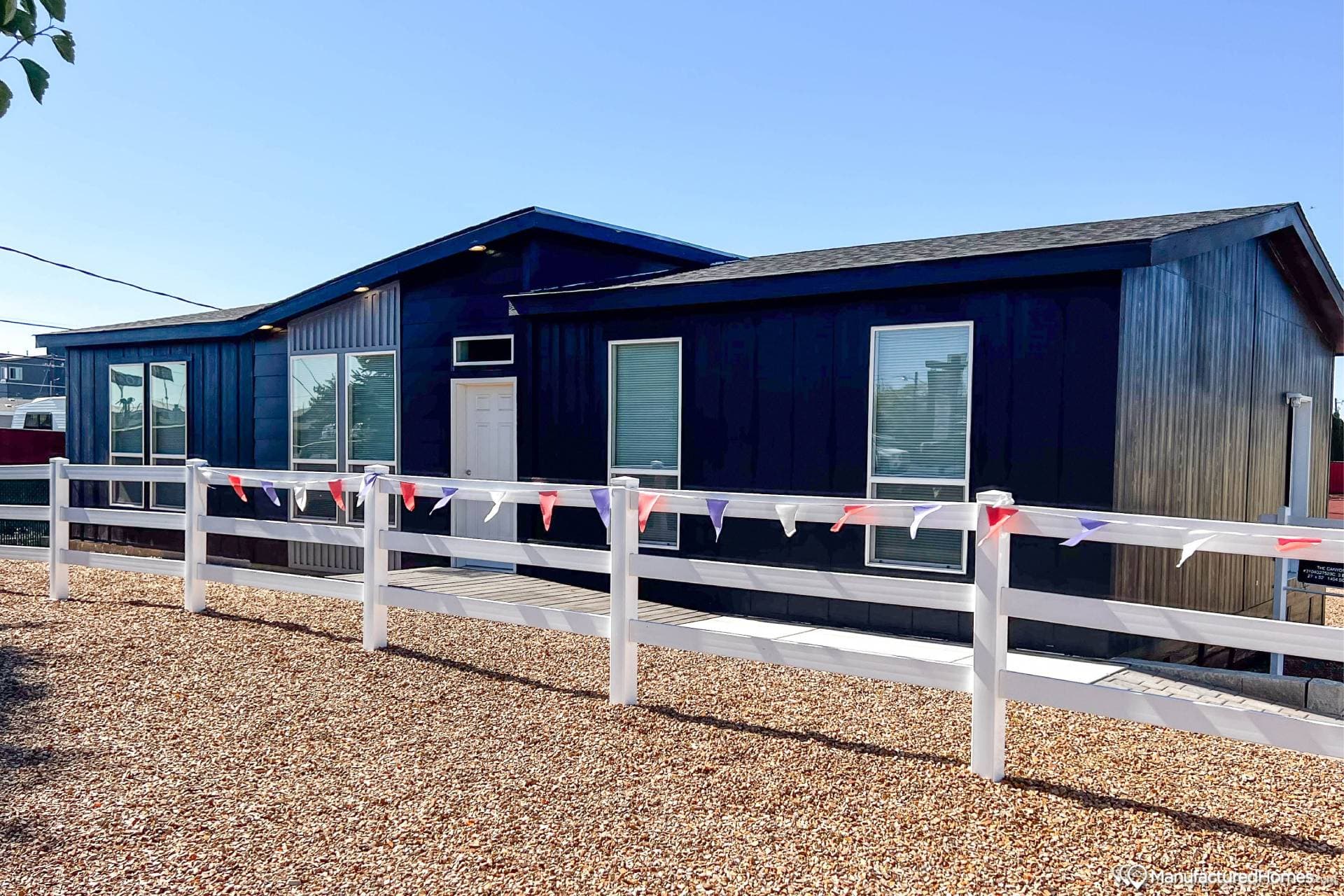 Canyon hero home features