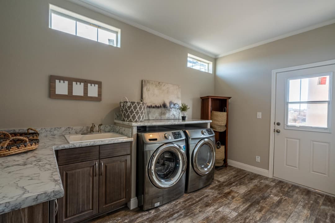 Rc3076a interior home features