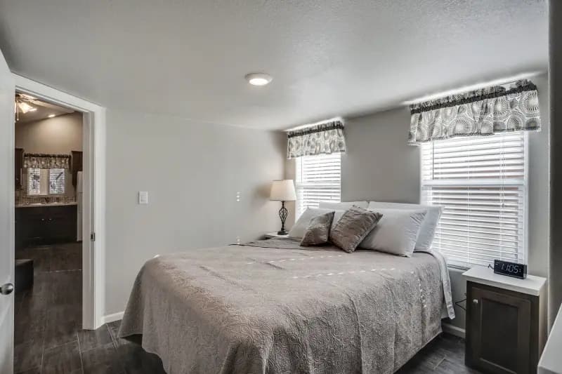 Flagstaff bedroom home features