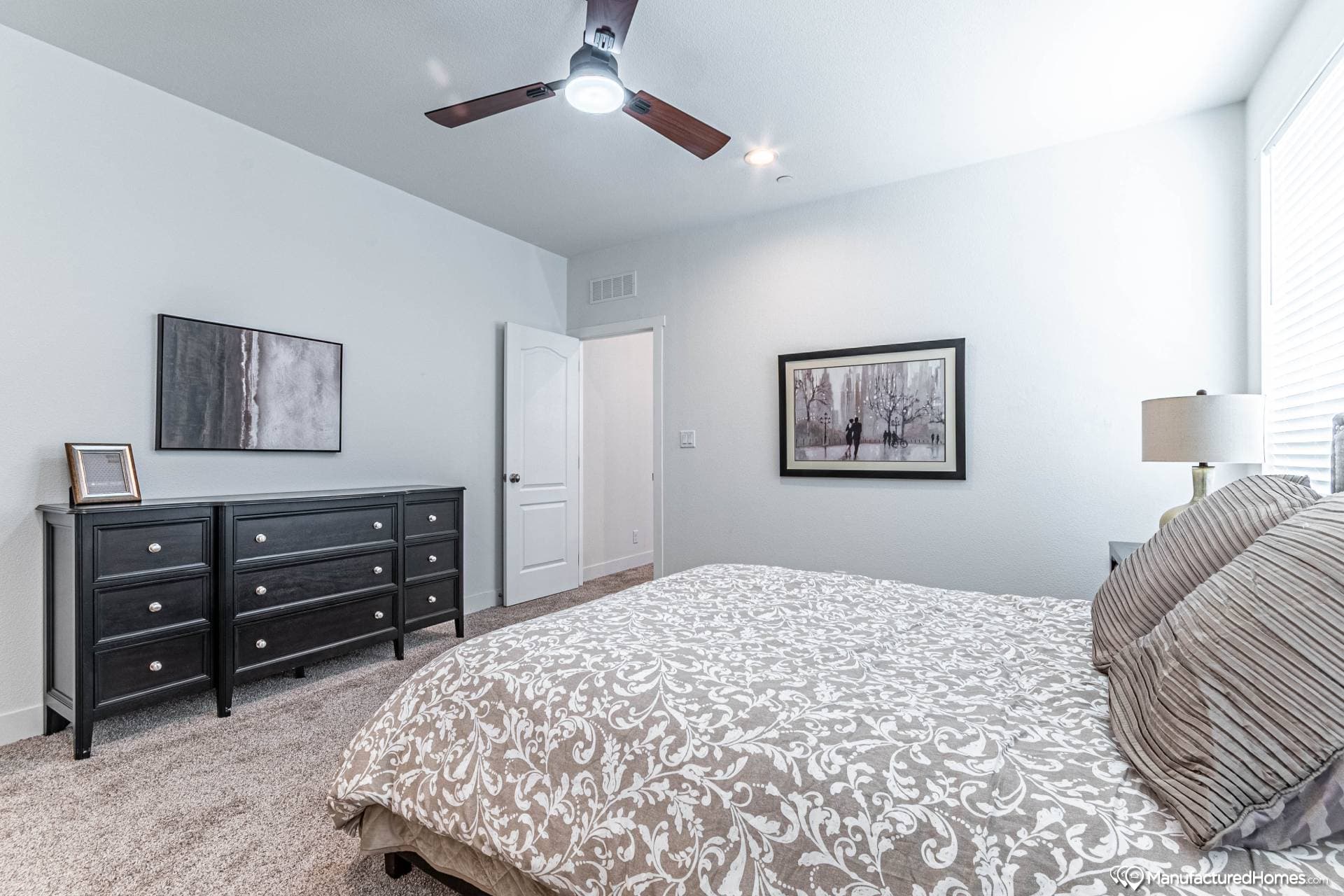 Holiday bedroom home features