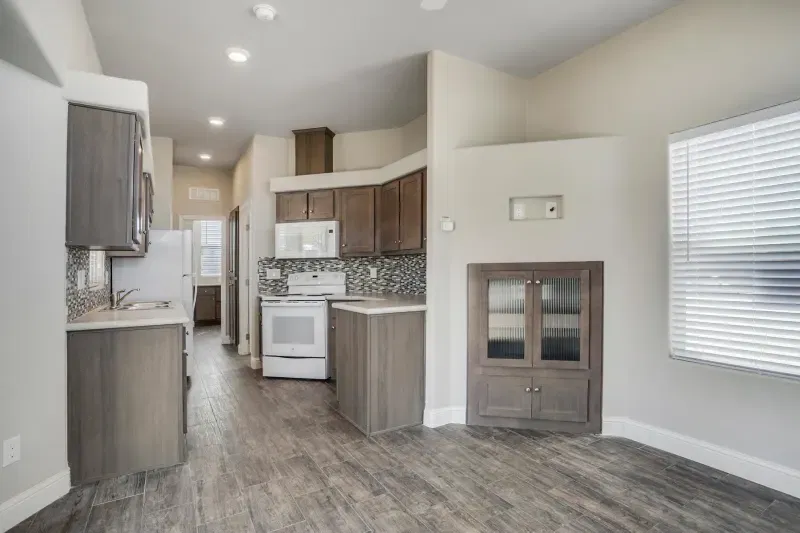 Desert vista 102 kitchen home features