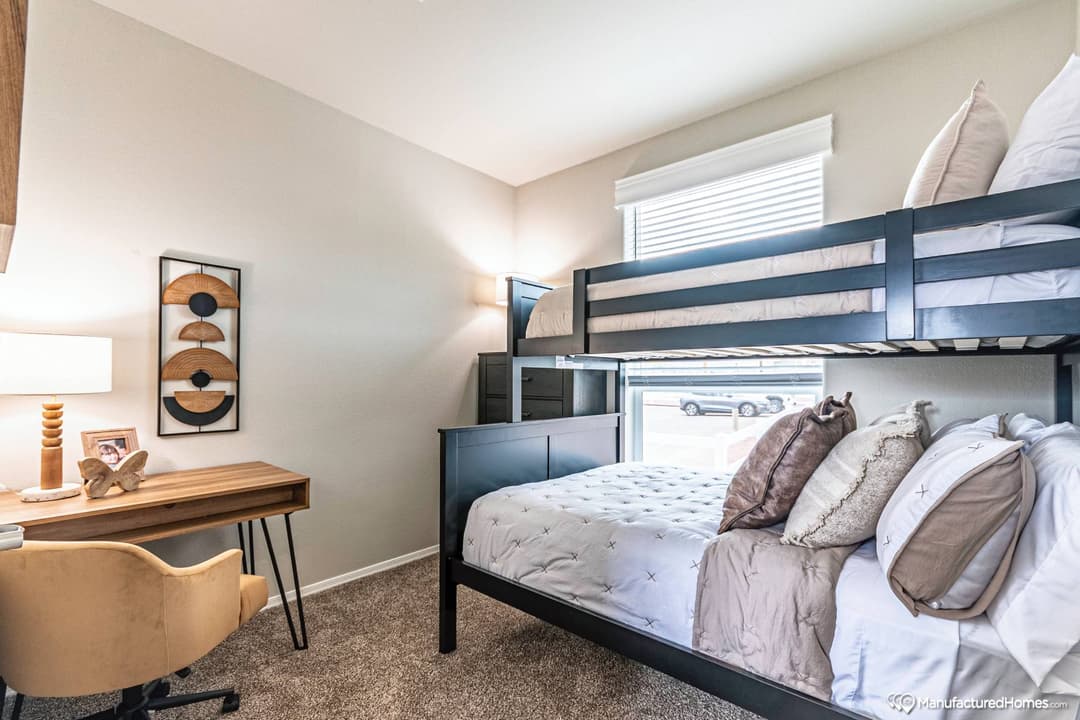 Economy plus 16582b bedroom home features