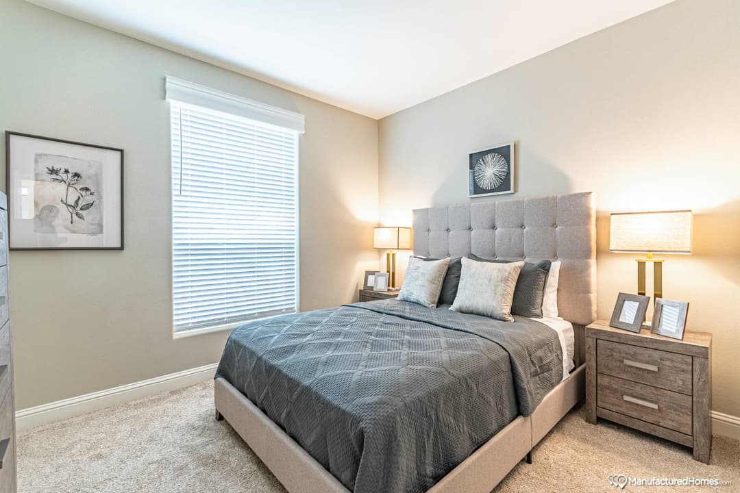 Mountain ridge 28603b bedroom home features
