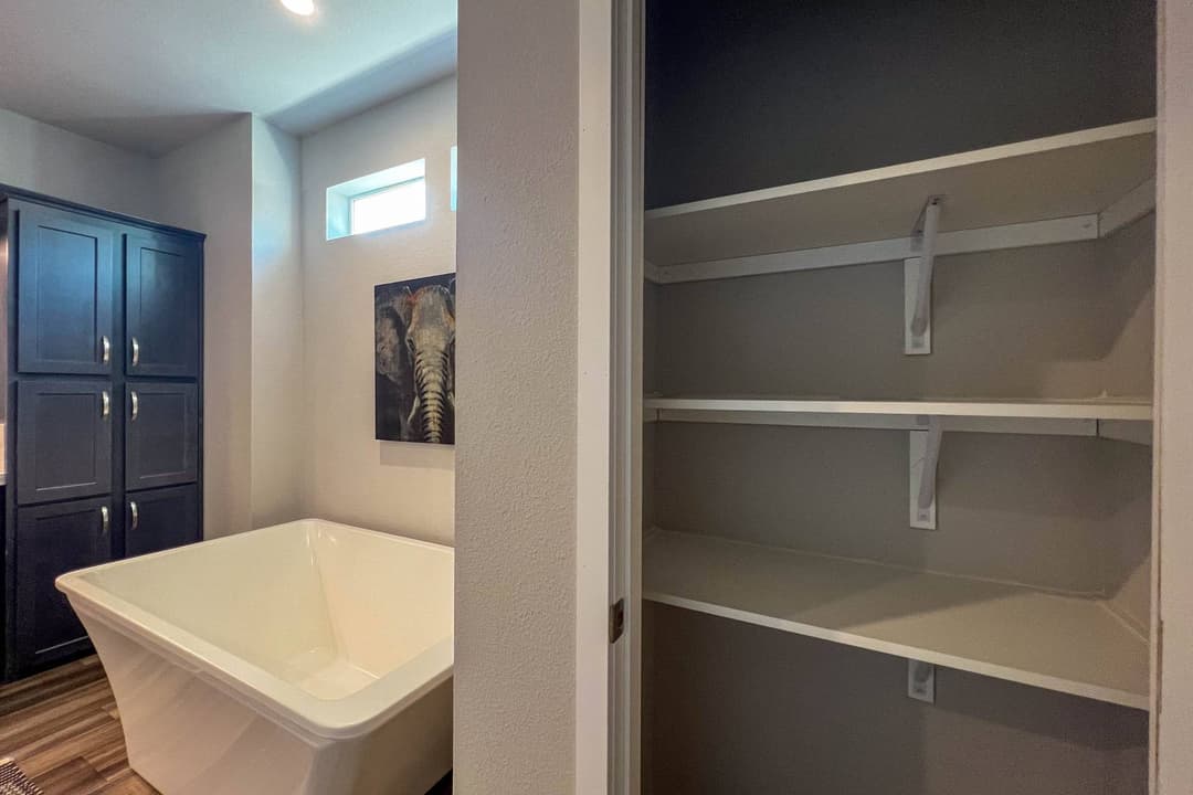 St. andrews bathroom home features