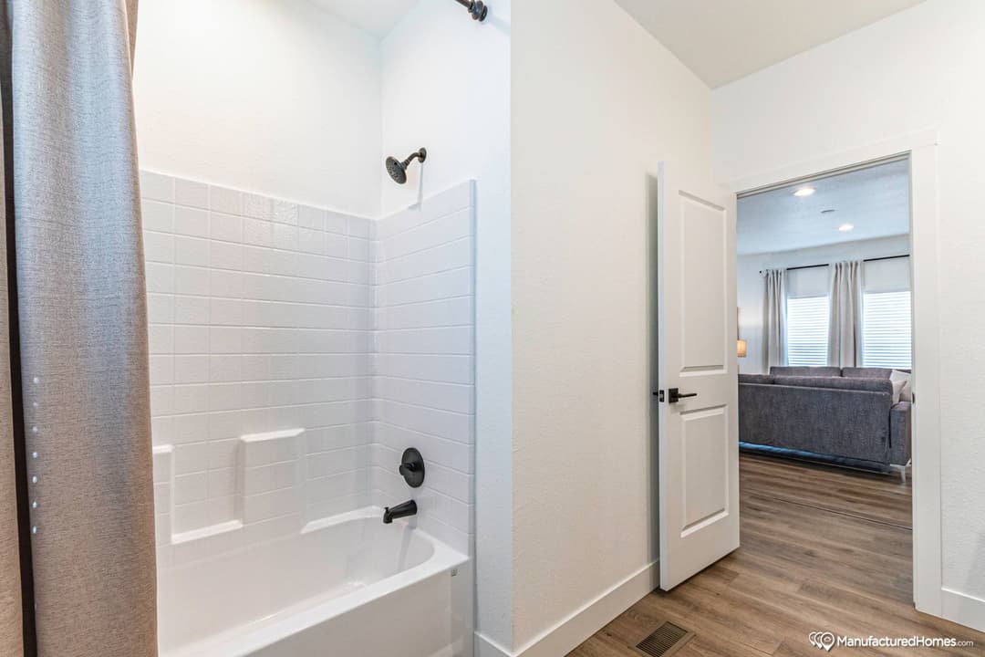 Grand bathroom home features
