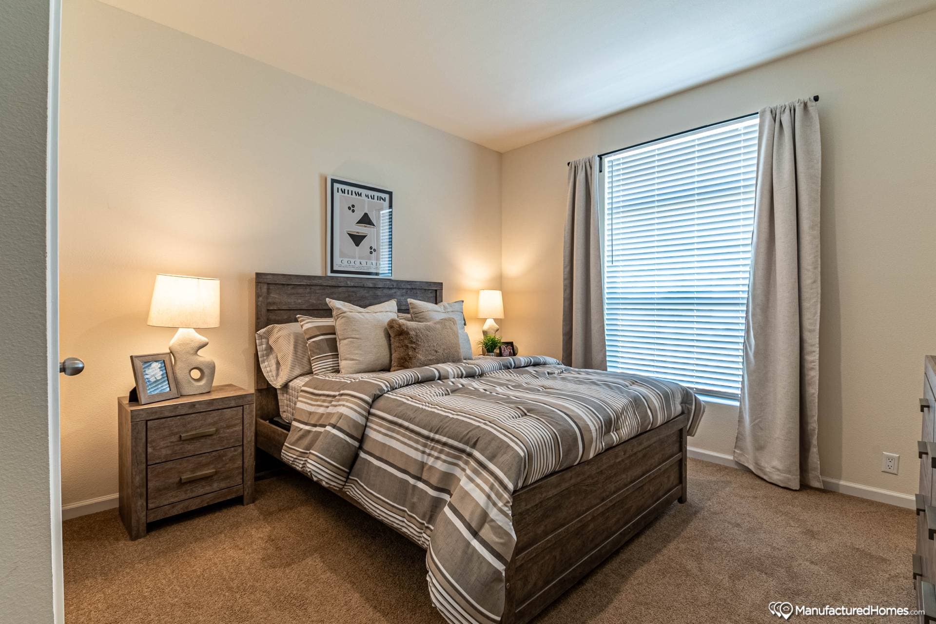 Yosemite 5643r bedroom home features
