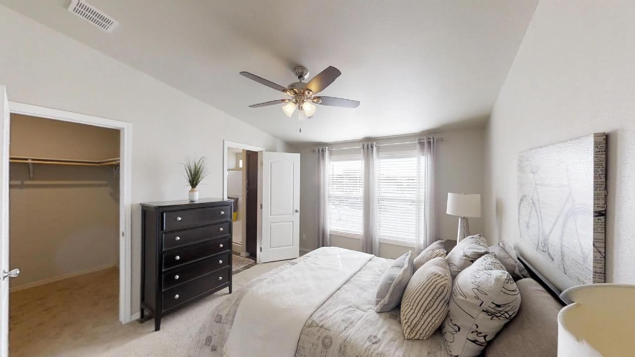 Rc3037a bedroom home features