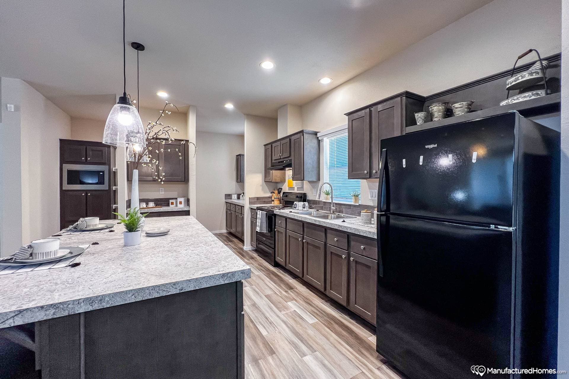 Canyon  home features