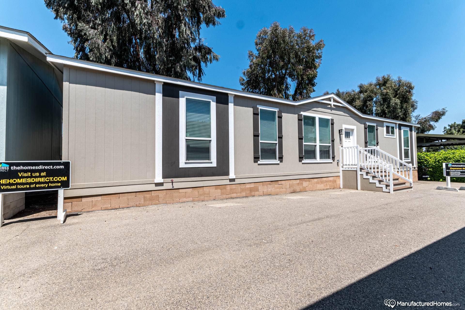 Holiday exterior home features
