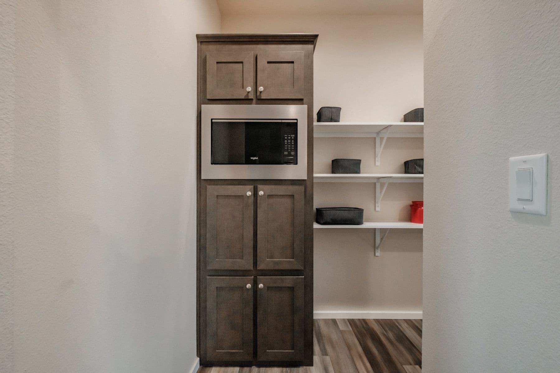 Canyon interior home features