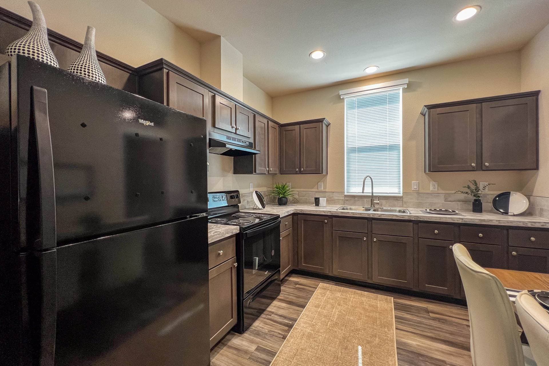 Coho 24402a kitchen home features