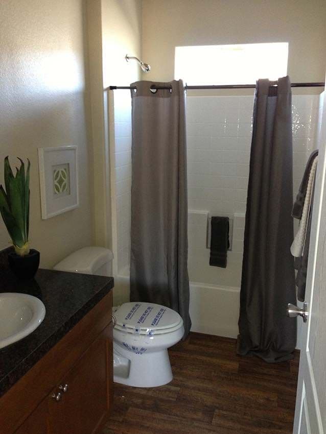 Rc2748a bathroom home features