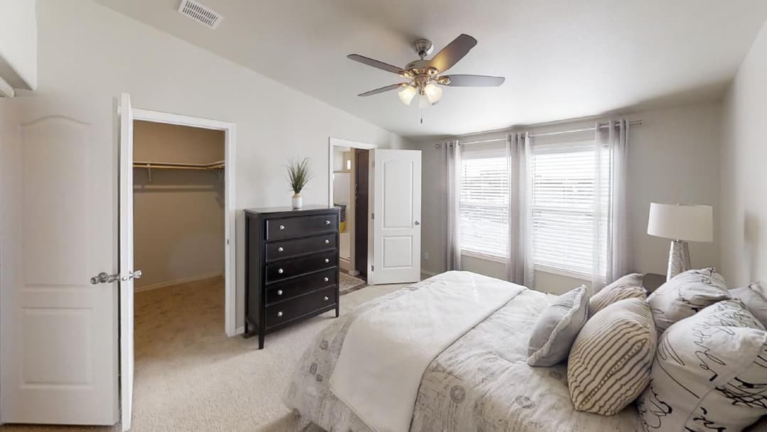 Rc3037a bedroom home features