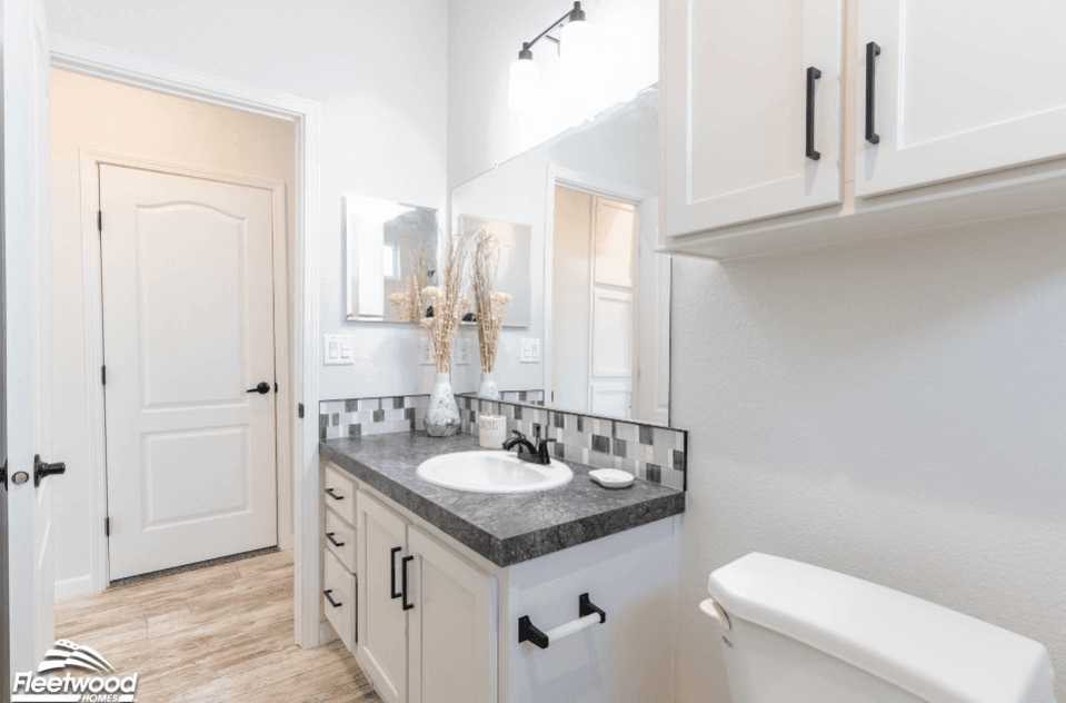 Coronado interior and bathroom home features