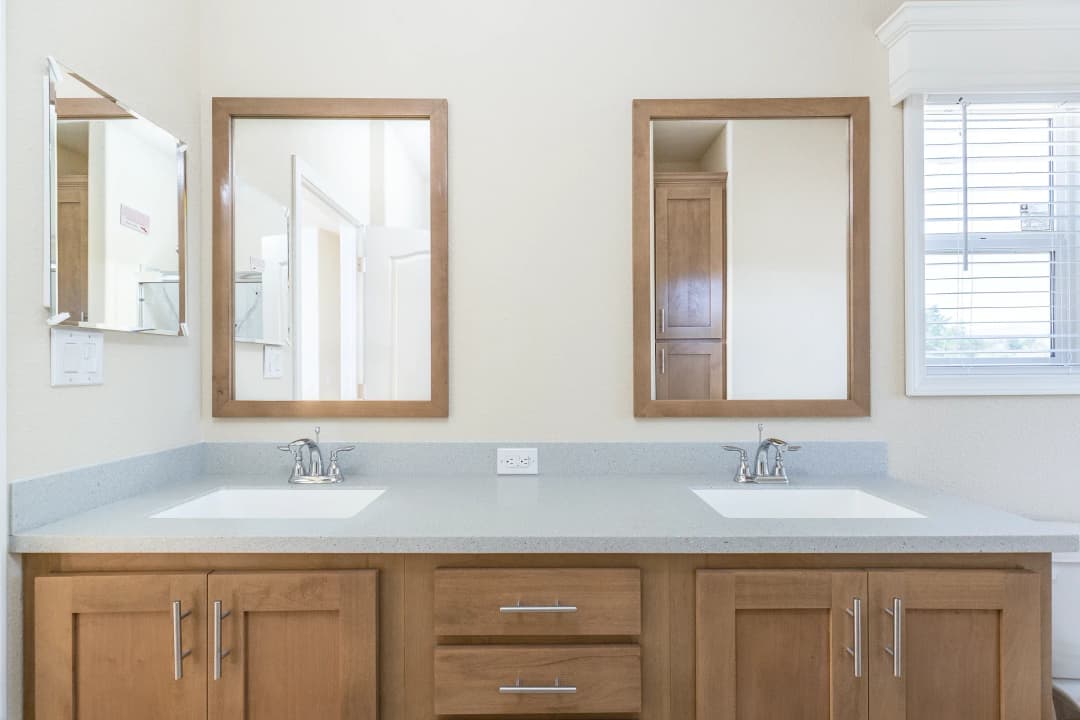 Coronado 2458c bathroom home features