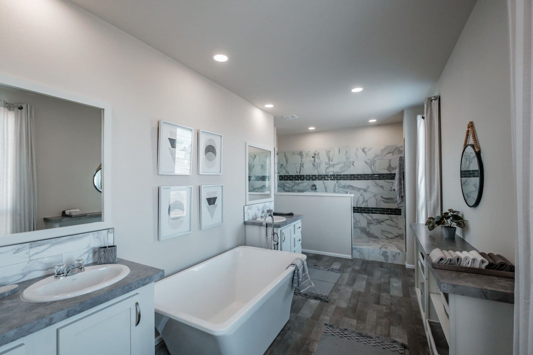 Seavannah bathroom home features