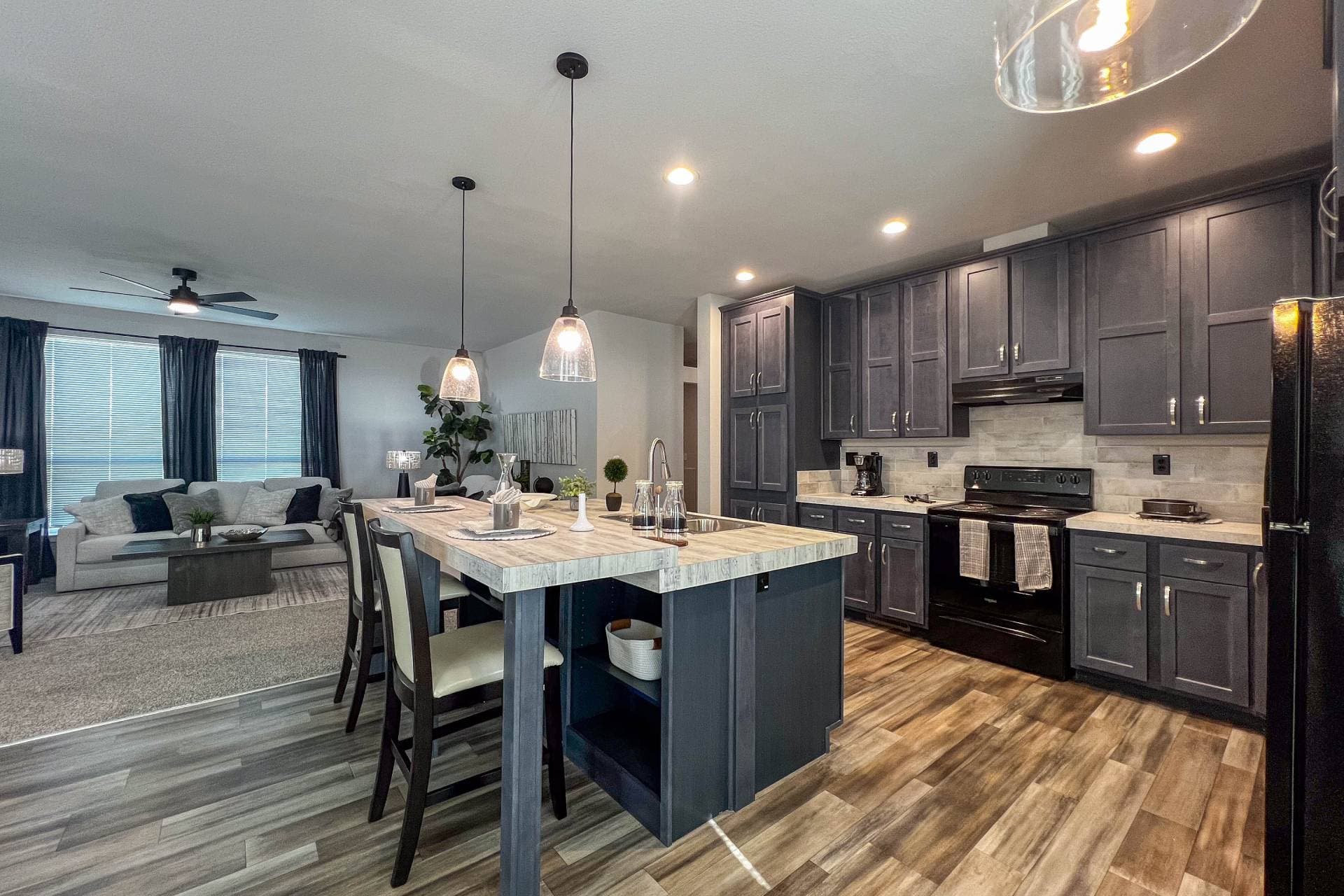 St. andrews kitchen home features