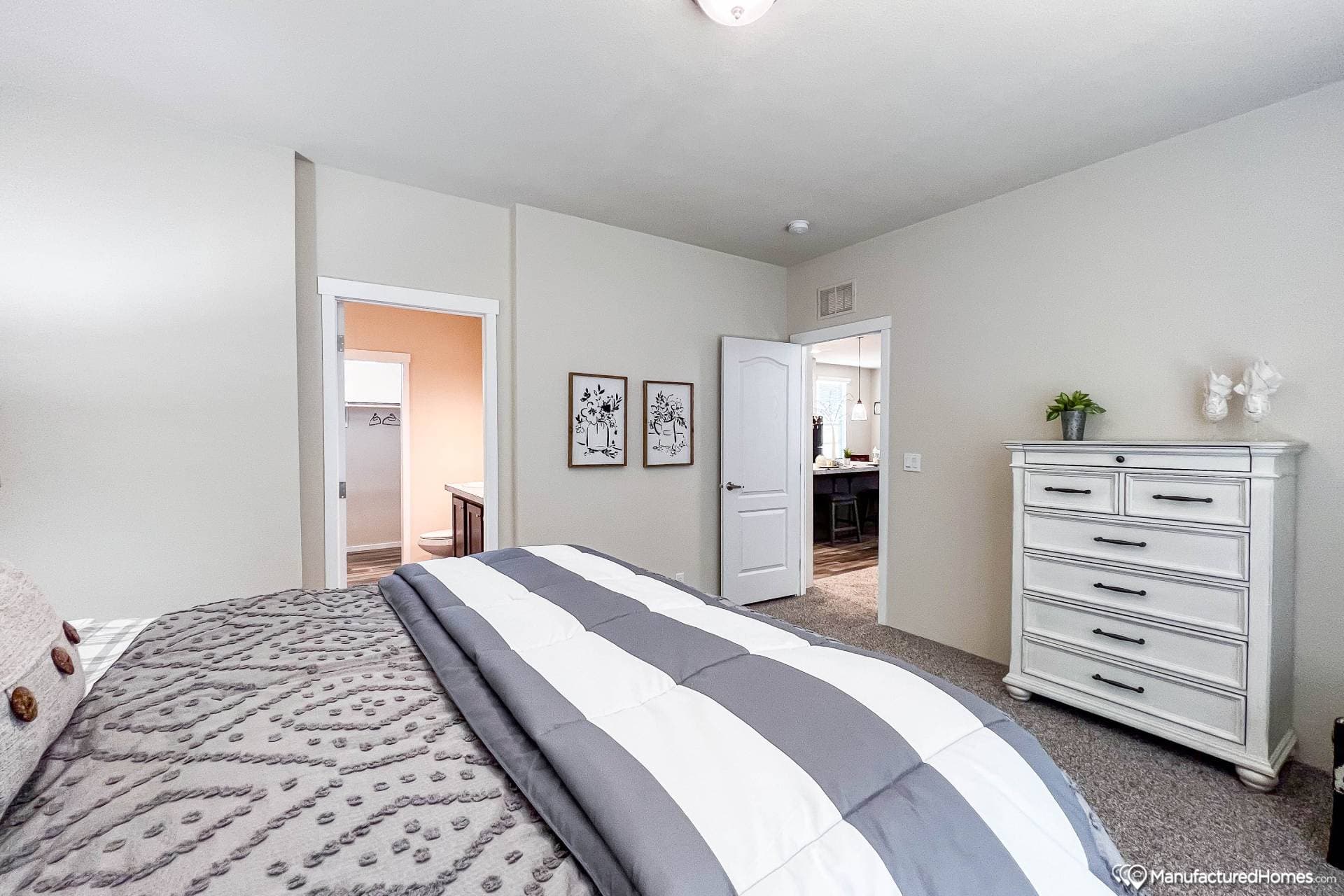 Canyon  home features