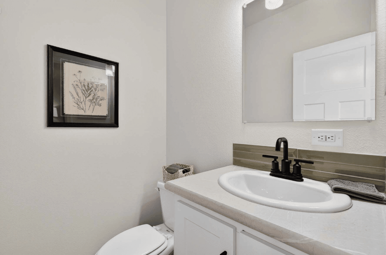 Hacienda bathroom home features