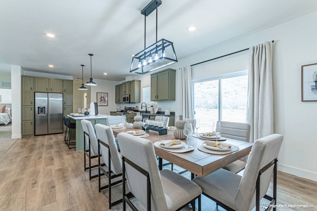 Grand interior home features
