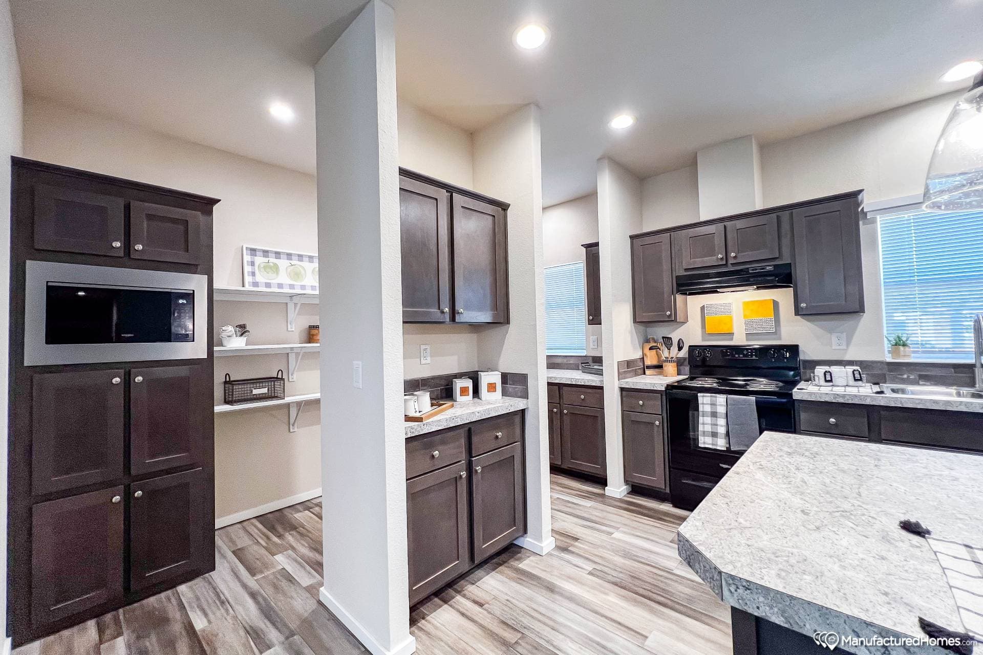 Canyon  home features