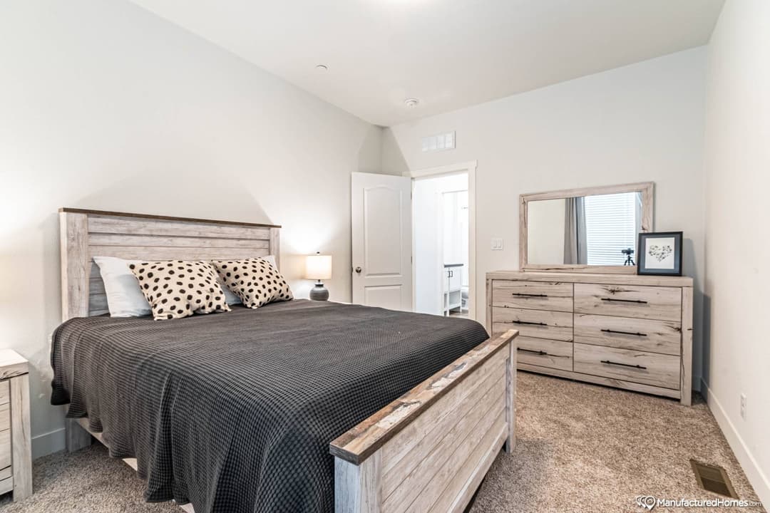 Instant housing farmhouse bedroom home features