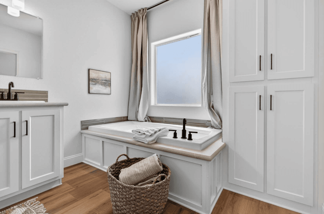 Hacienda bathroom home features
