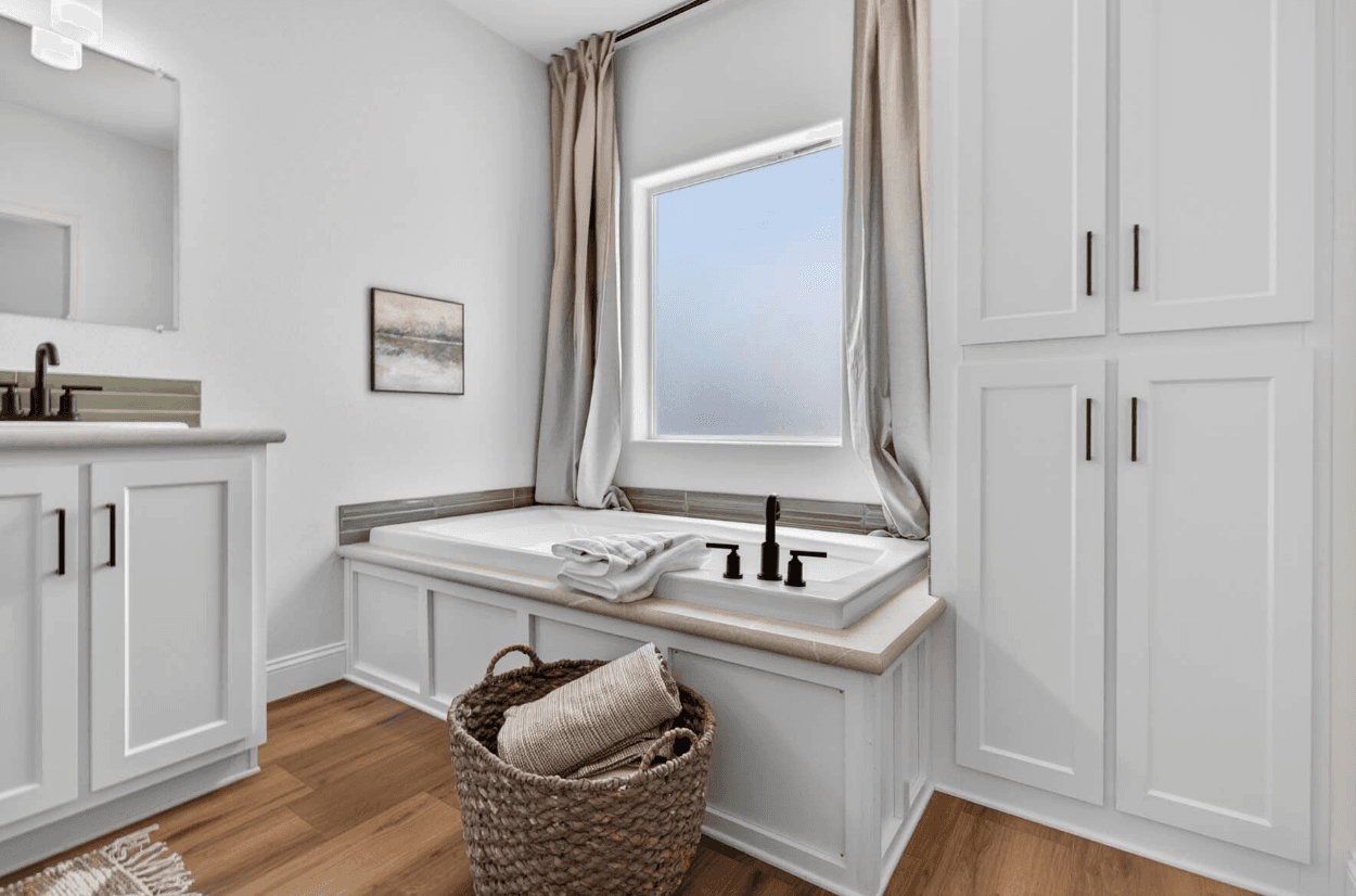 Hacienda bathroom home features