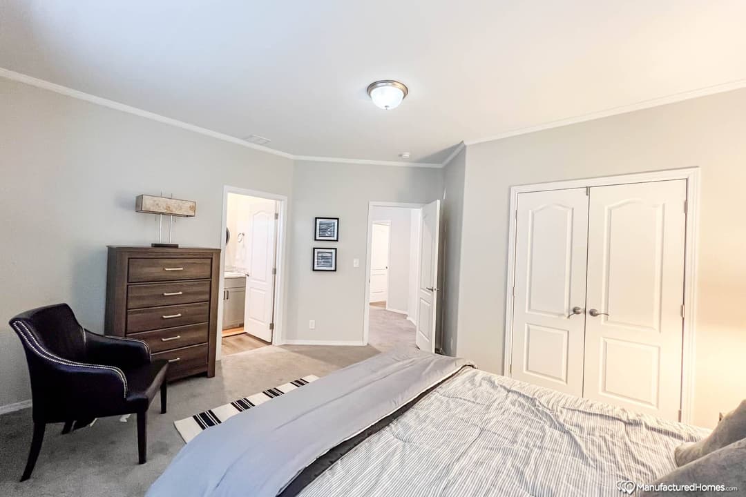 K3070a bedroom home features