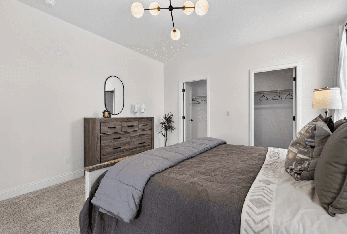 Hacienda bedroom home features