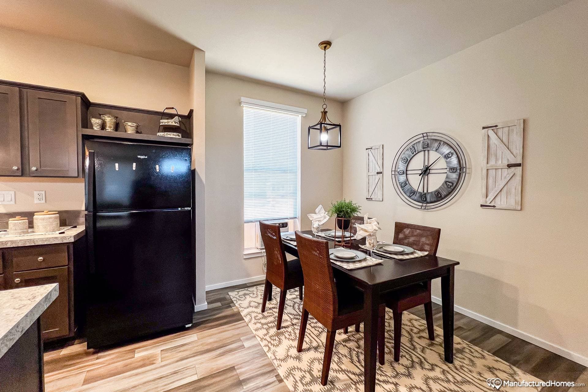Canyon  home features