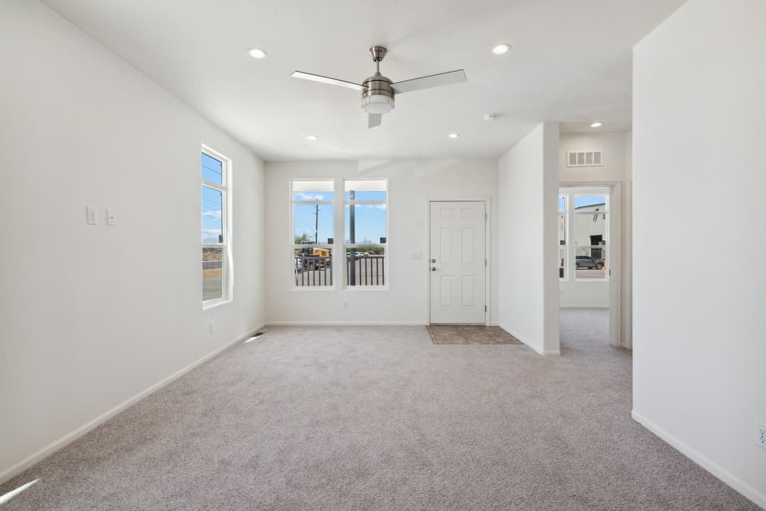 Cs2852e interior home features