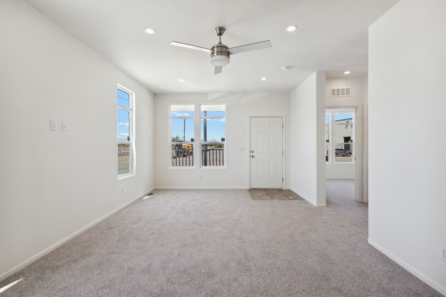 Cs2852e interior home features