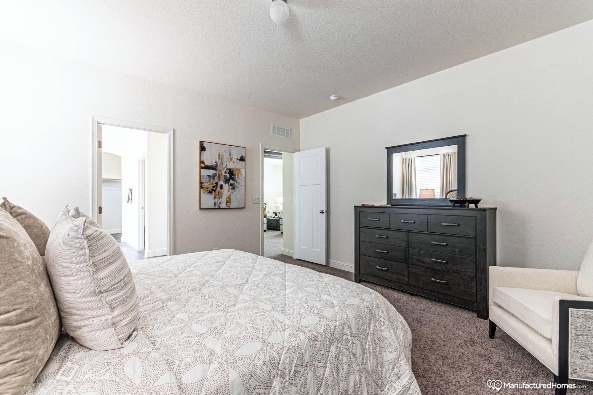 Farm house bedroom home features
