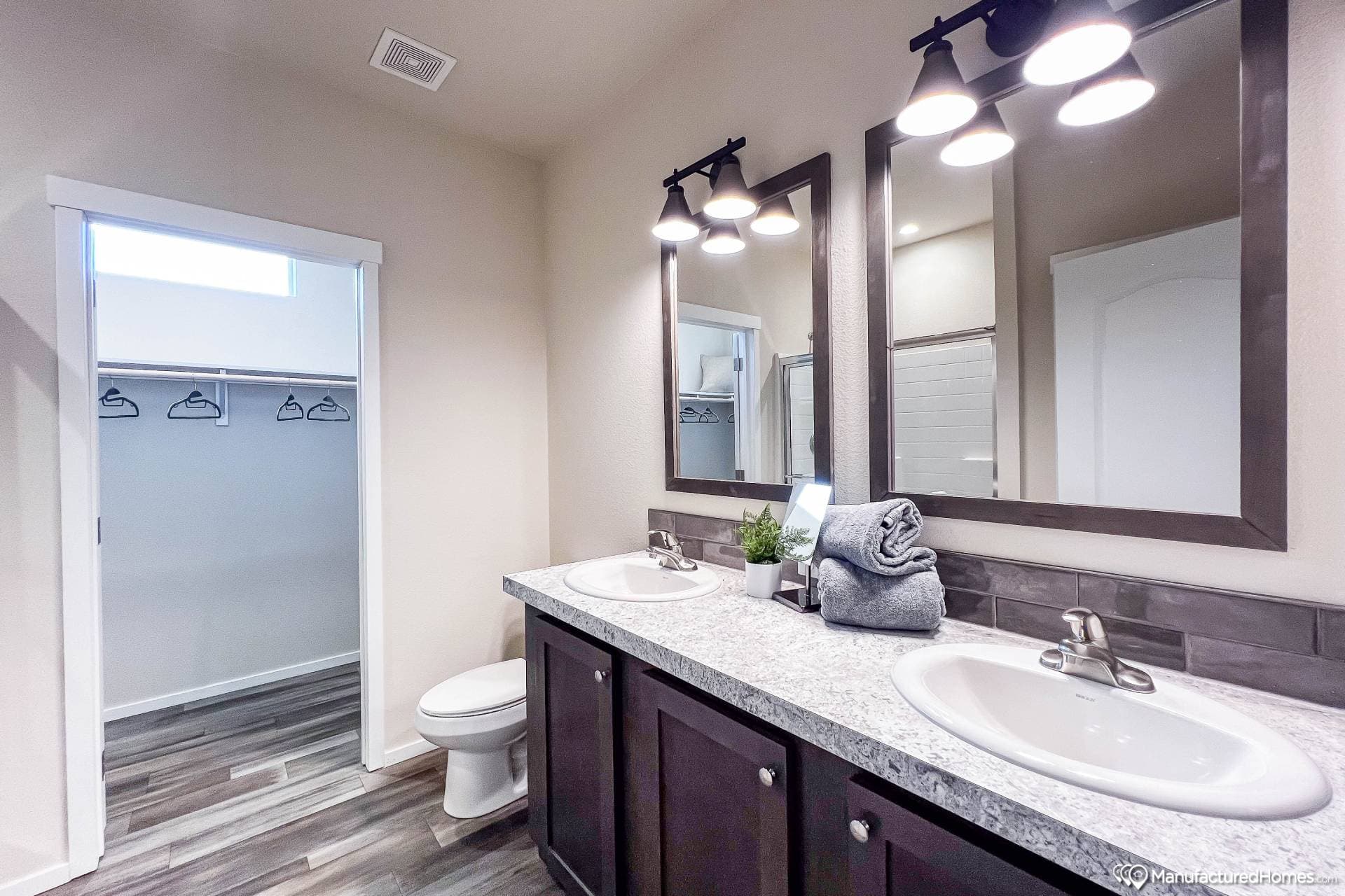 Canyon  home features