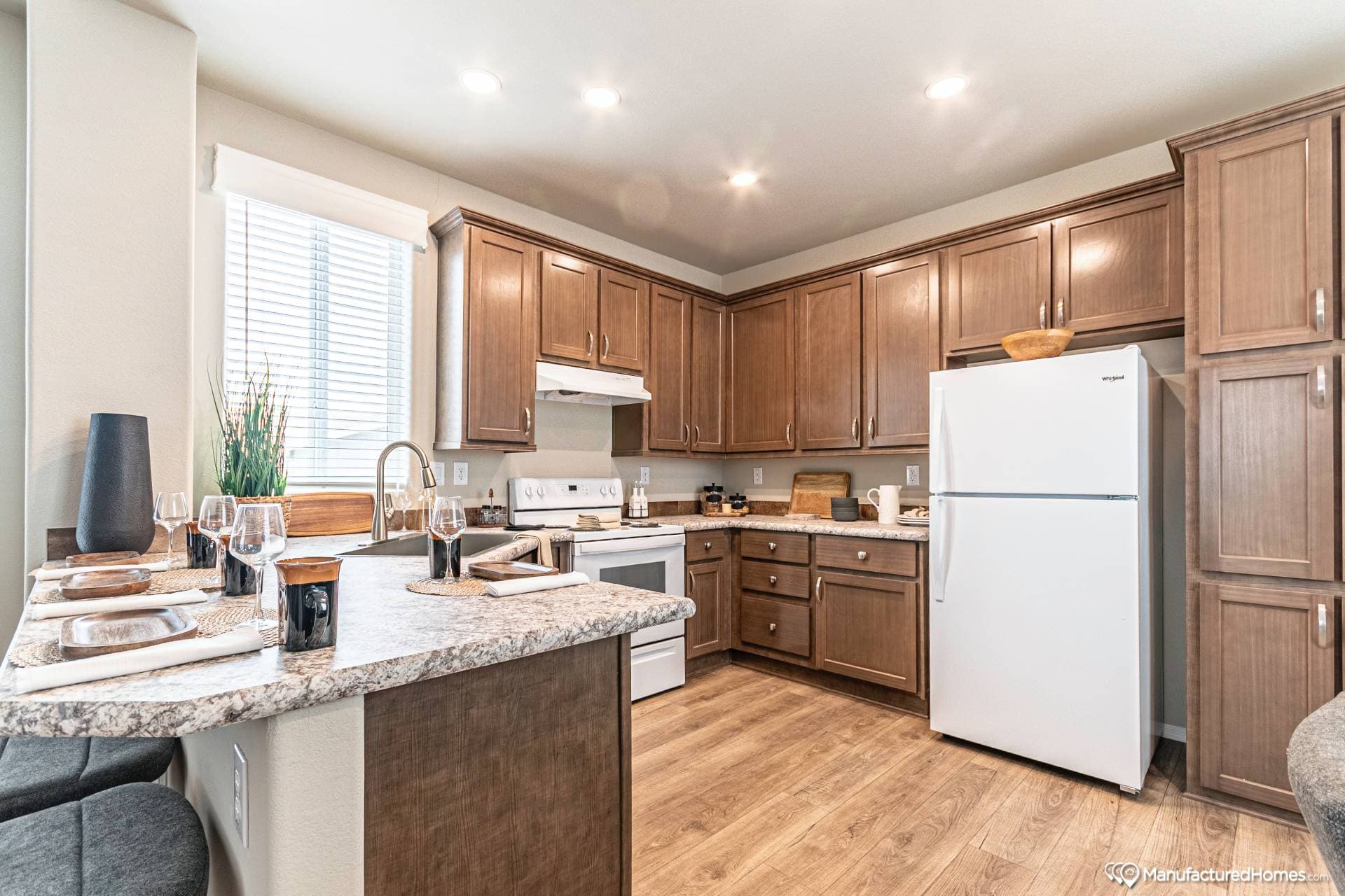 Economy plus 16582b kitchen home features