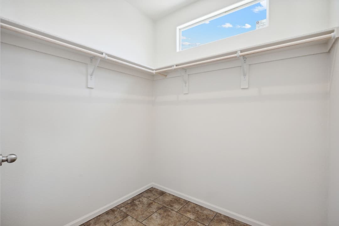 Cs2852e bedroom home features