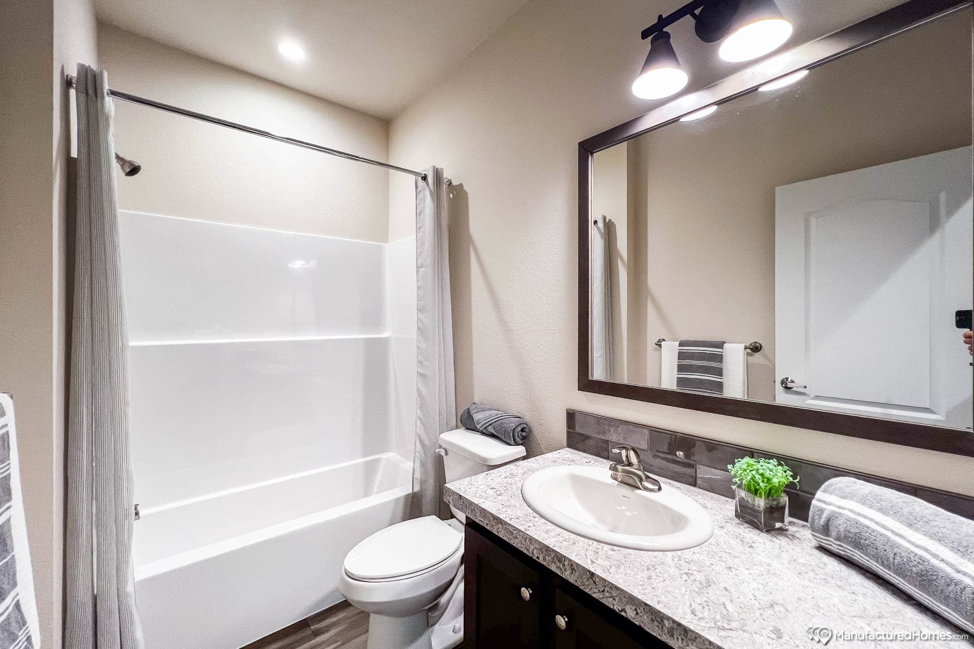 Canyon  home features