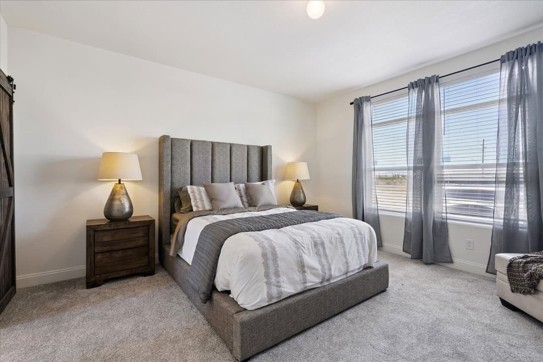 Magnolia  bedroom home features