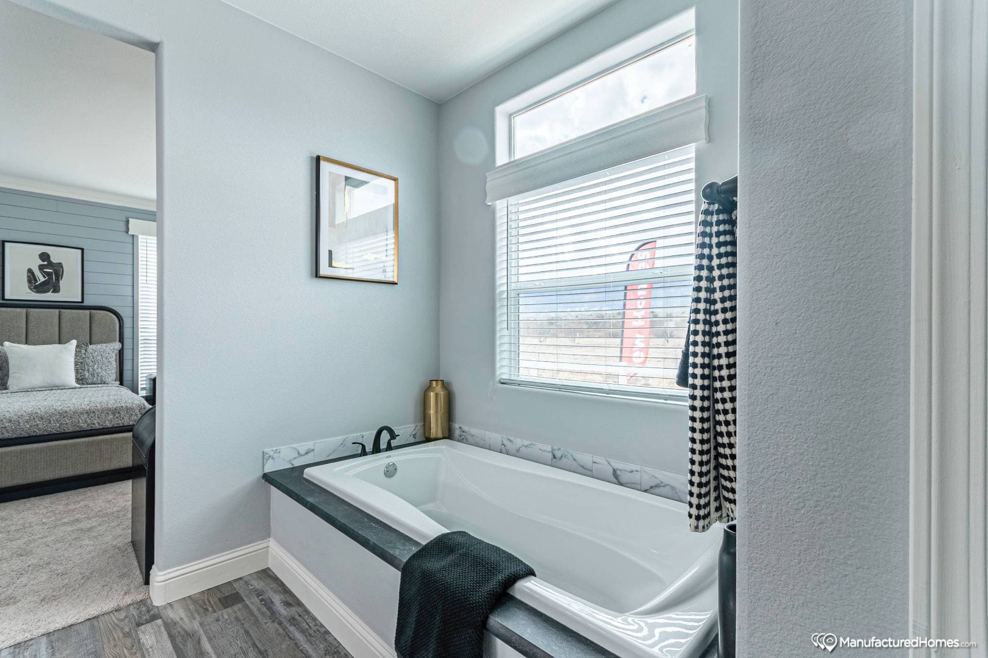 Hd3271a bathroom home features