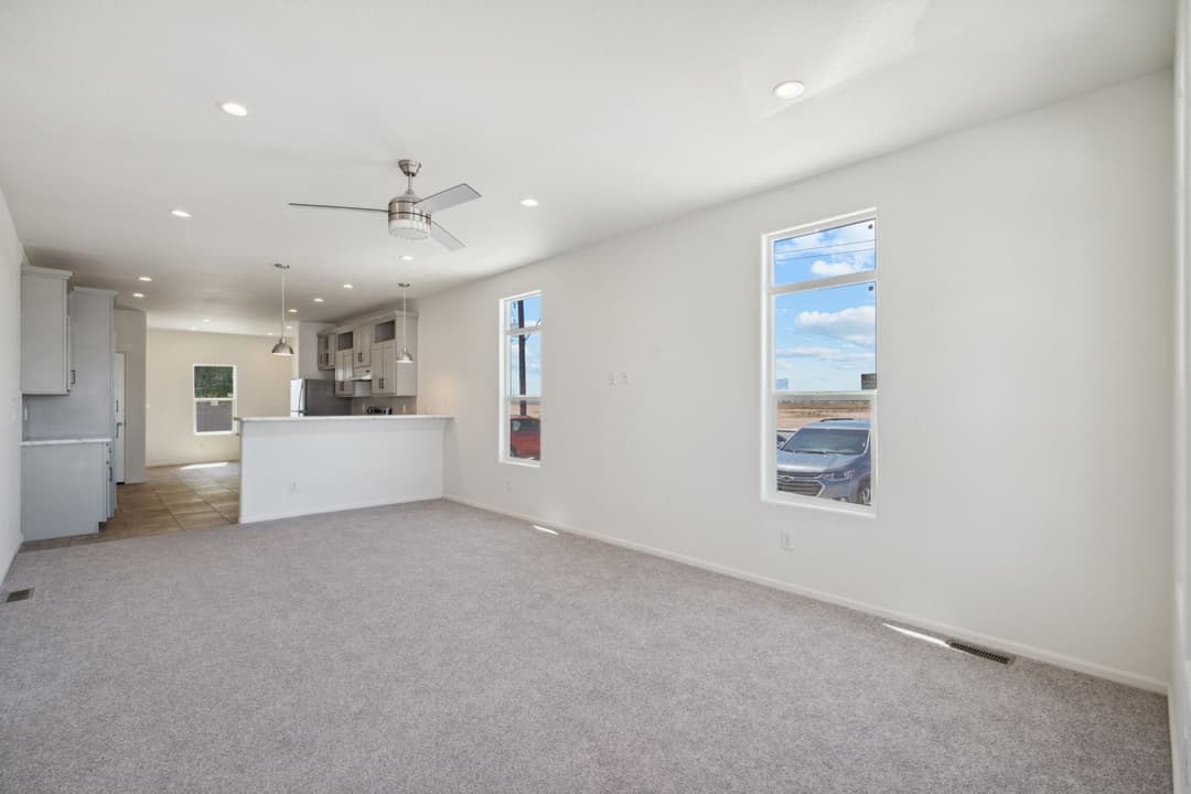 Cs2852e interior home features