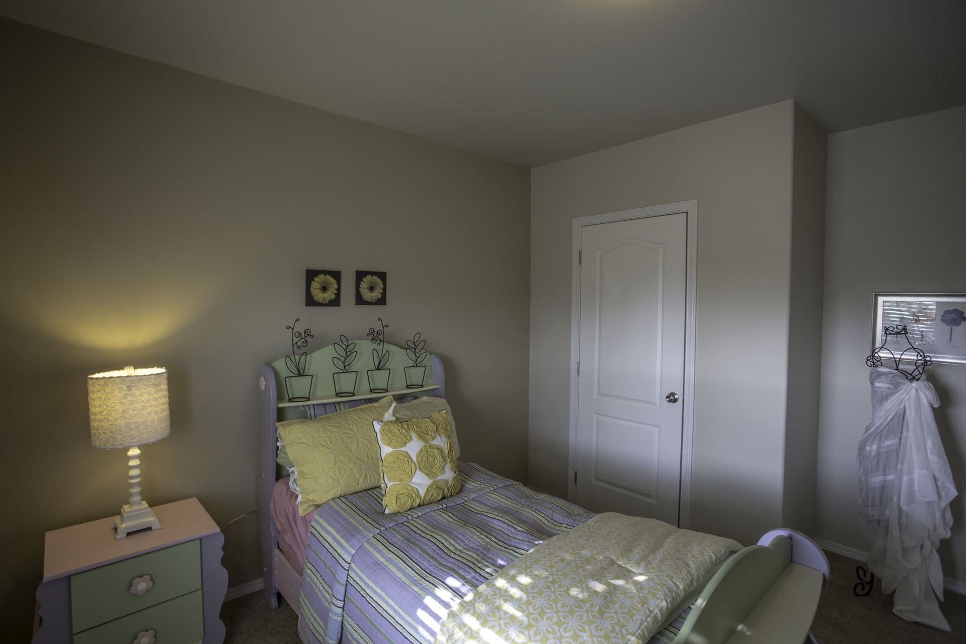 Ks2750b bedroom home features