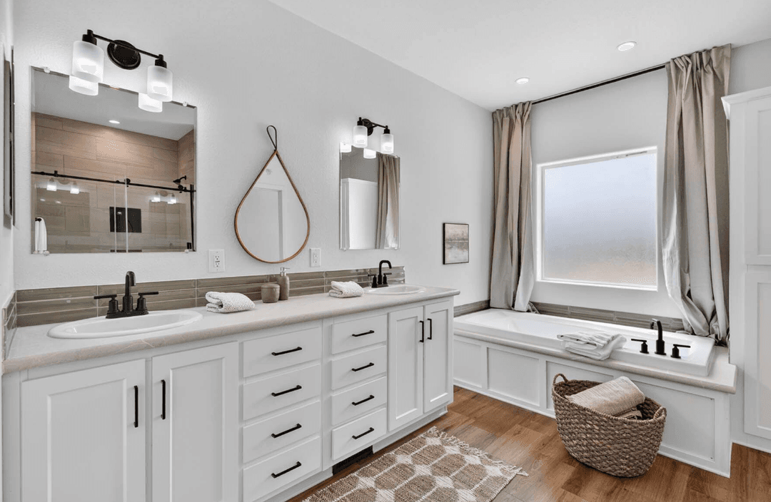 Hacienda bathroom home features