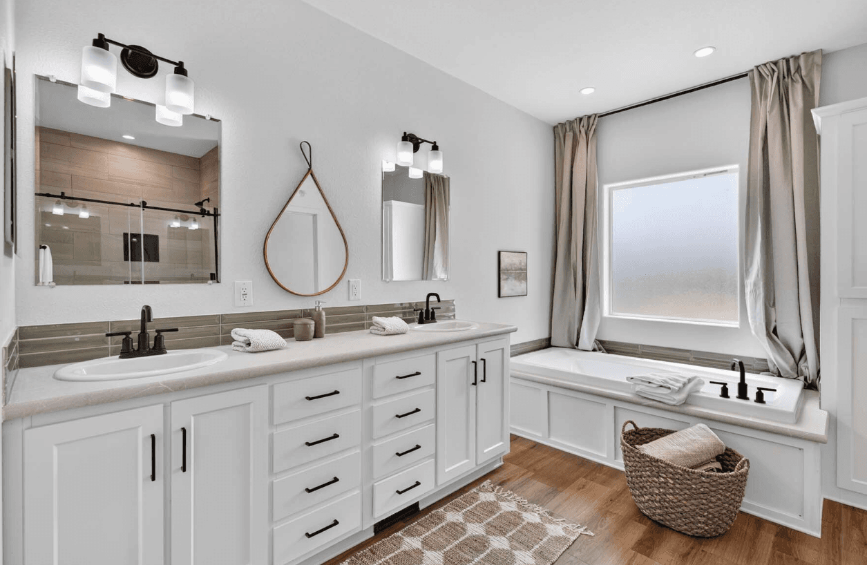 Hacienda bathroom home features
