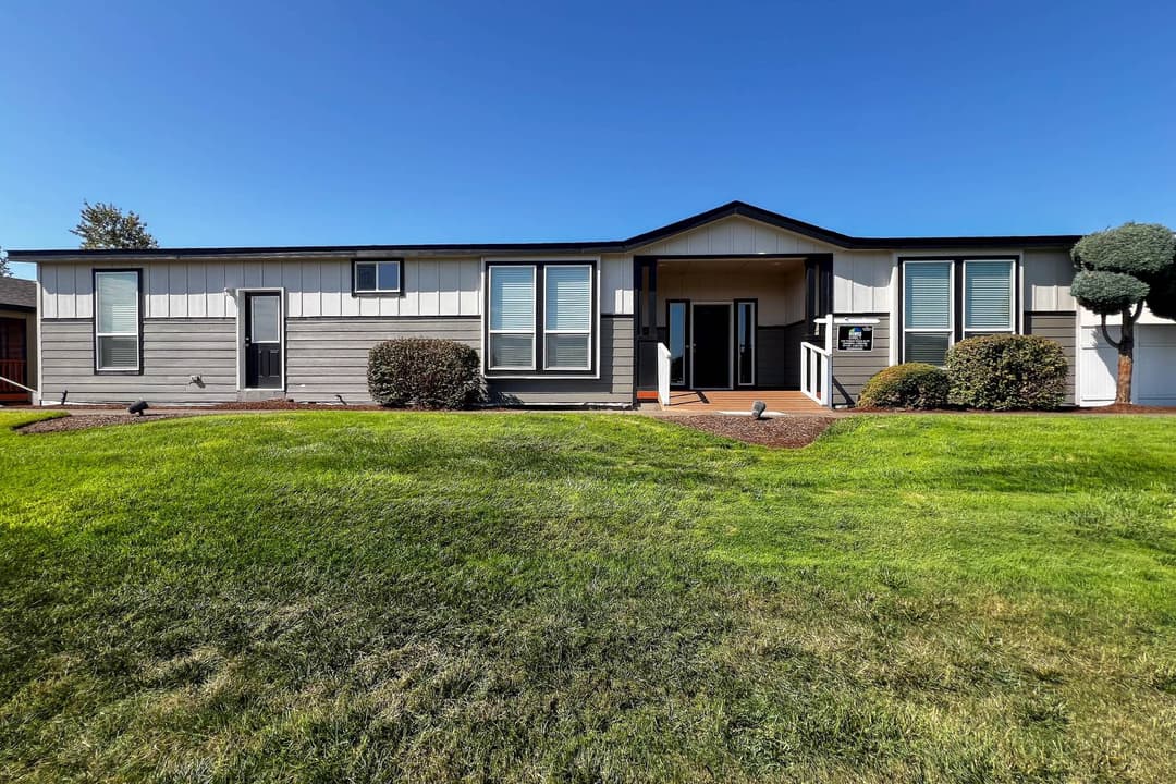 Timber ridge elite elevation and exterior home features